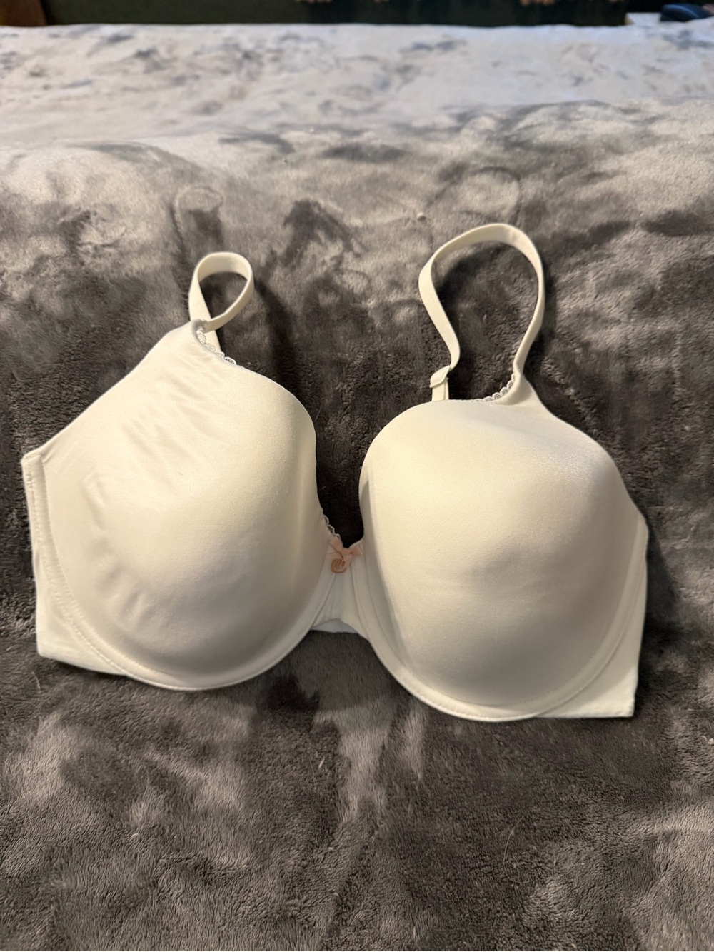 Victoria's Secret white Molded T-Shirt Bra